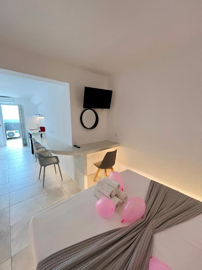 White Lily Suites & Lofts - Adults Only 16 Plus Perivolos  Exterior foto