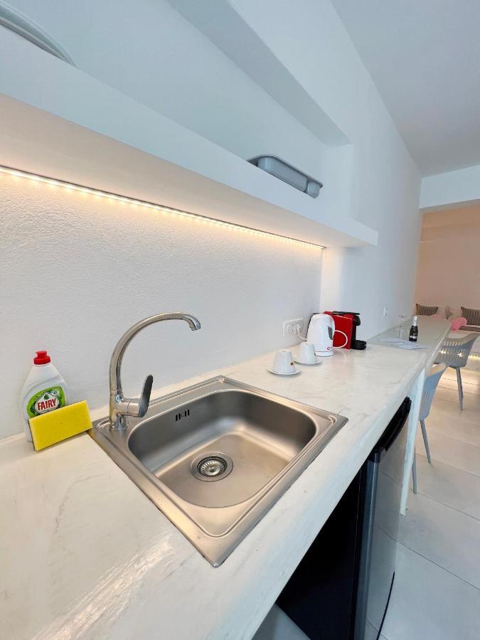 White Lily Suites & Lofts - Adults Only 16 Plus Perivolos  Exterior foto